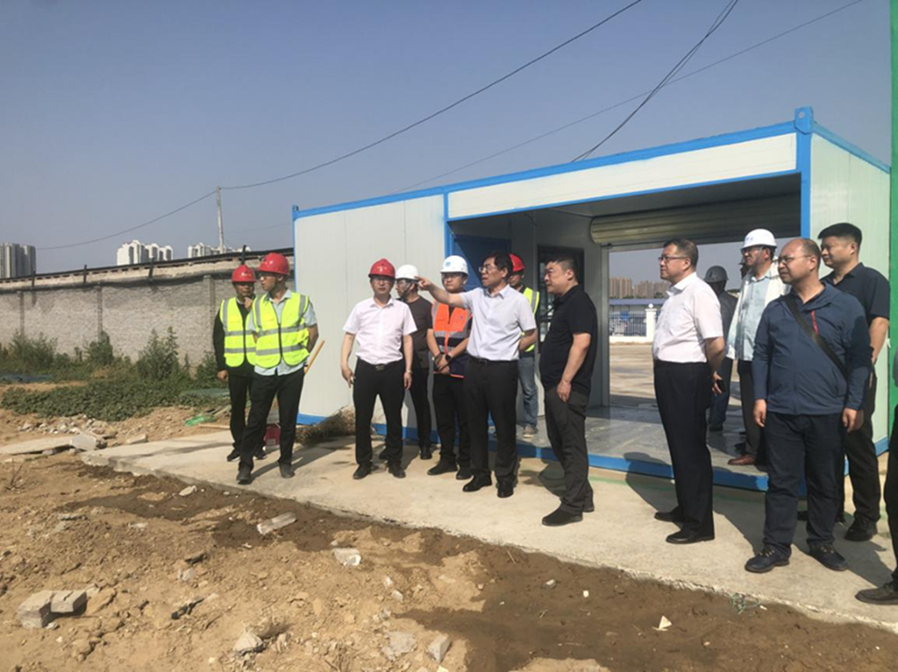 鄭州市建設(shè)投資集團(tuán)有限公司黨委書記、董事長汪洋到侯寨新鎮(zhèn)區(qū)安置區(qū)調(diào)研項(xiàng)目建設(shè)工作